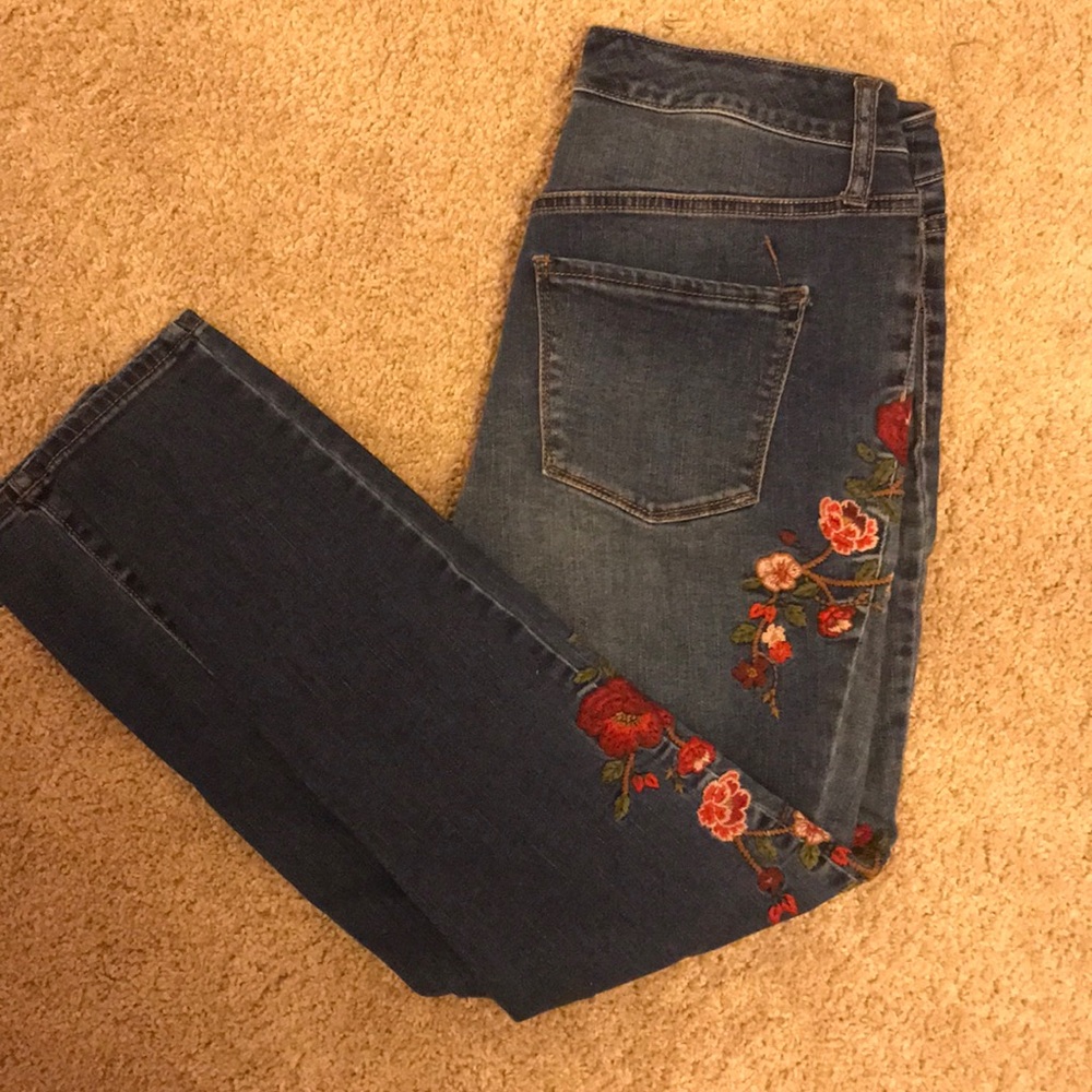 Flower embroidered jeans